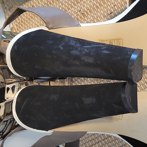 Shoes - Picture 10 of 16